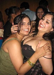 Pic gal 24 Indian girls posing naked on camera. 