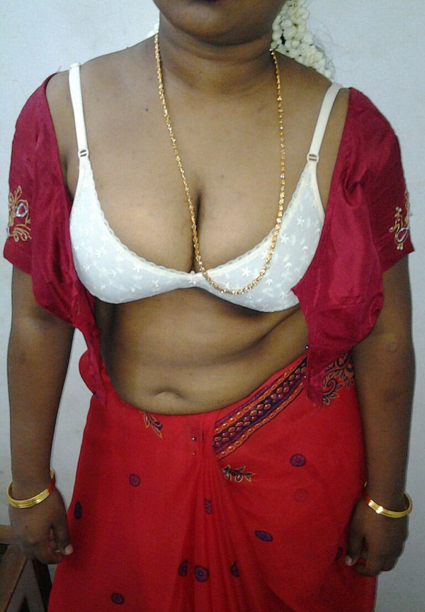 Pic gal 219 Mature indian housewife taking her indian