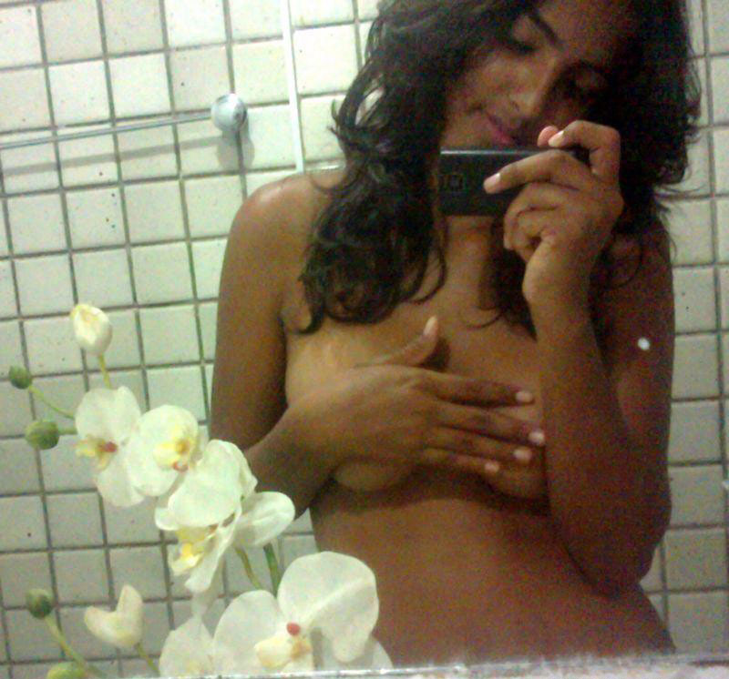 Pic gal 300 Indian girl capturing her naked pics in shower. 