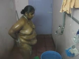 Vid gal 153. Mumbai kaamwali bai caught on cam taking shower