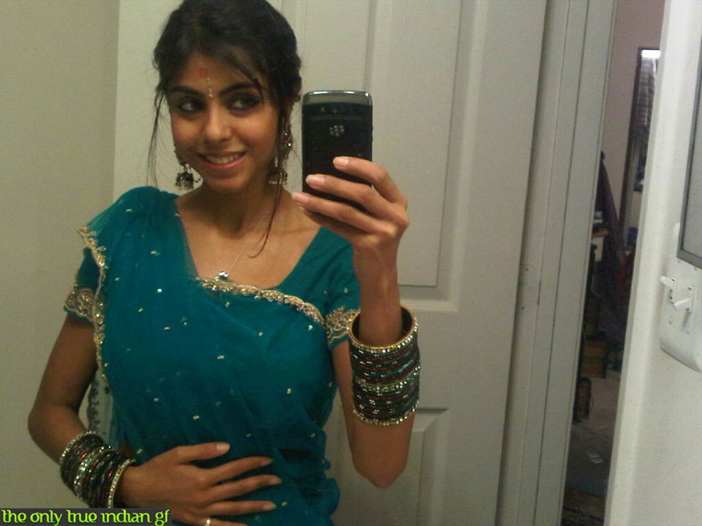 Pic gal 304 Juicy indian girl self shoot pictures. 