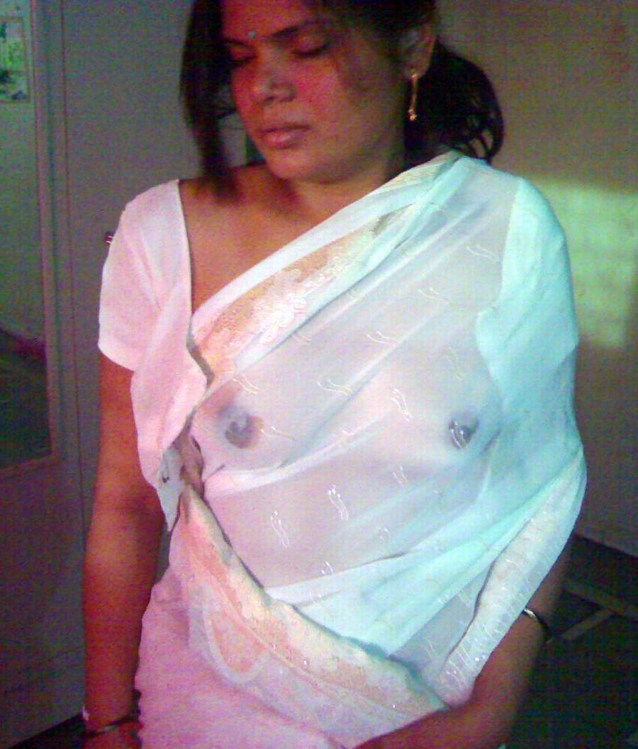 Pic gal 312 Indian wife in wet saree getting horny. 