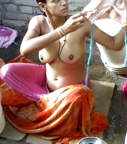 Pic gal 321 Tiny indian babe open air shower. 
