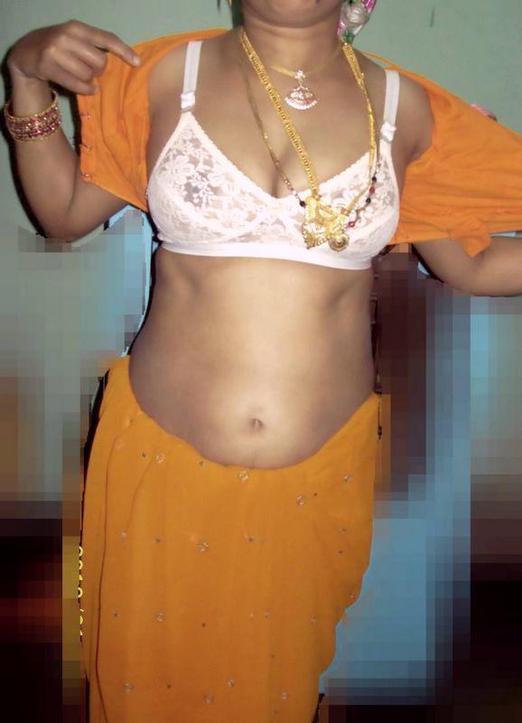 Pic gal 347 Indian wife stripping her blouse. 