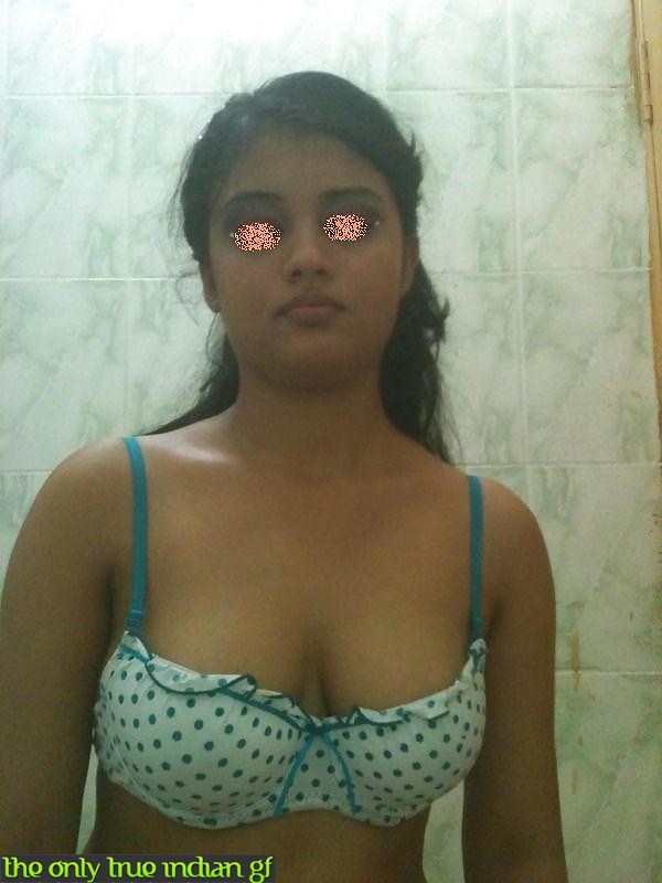 Pic gal 367 Indian college girl posing naked in shower. 