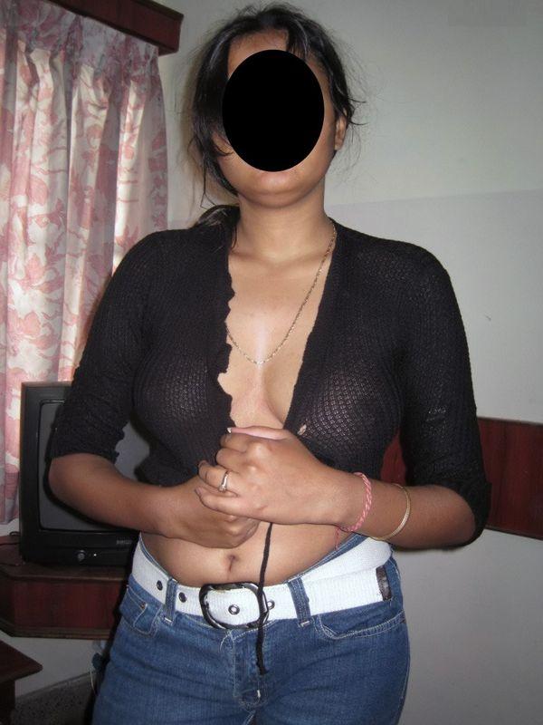 Pic gal 375 Indian wife opening her blouse. 