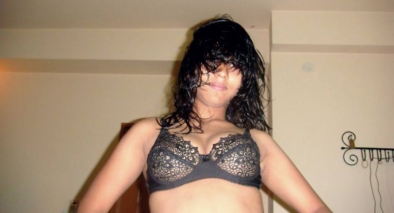 Pic gal 400. Bengali housewife showing off