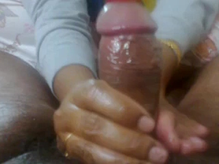 Vid gal 371 Bhabhi giving her hubby penish a oil massage. 