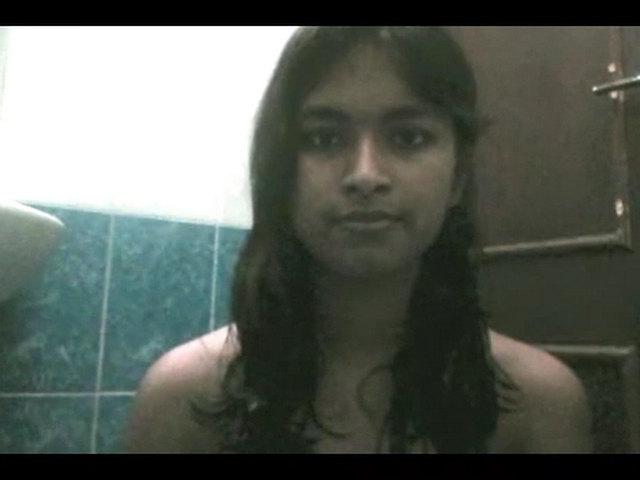 Vid gal 486 Indian babe dona naked selfie. 